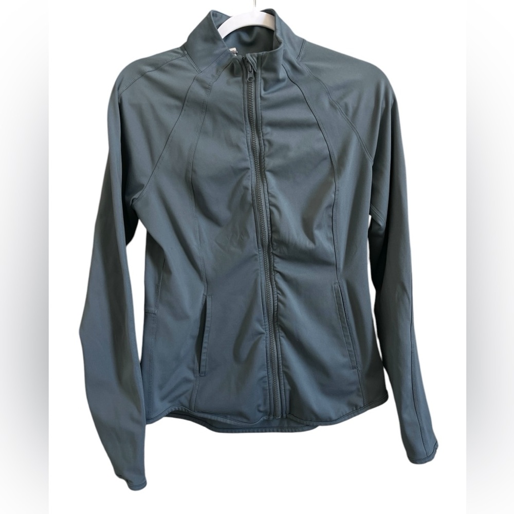 YOGALICIOUS Gray Full Zip Jacket. Size MediumWomen's .  Sport. Athletic.  Solid